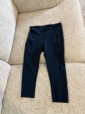 Lululemon Fast Free Leggings Size 6 High Rise Navy Blue. 19” crop